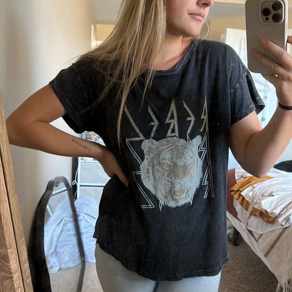 Graphic T